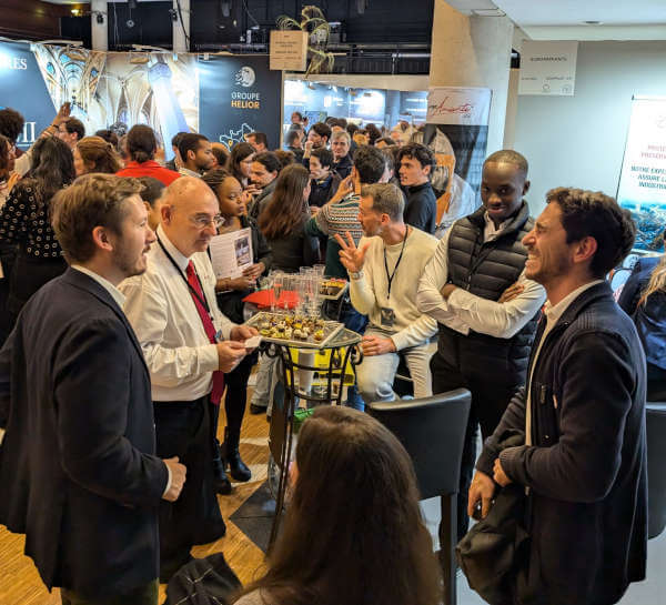 employés d'EuropAmiante et clients sur leur stand